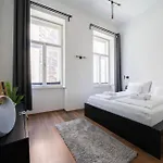 Apartment Da Vinci Loft - Stylish Loft By Corvin, Ac & Smart Tv Budapest