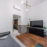 Da Vinci Loft - Stylish Loft By Corvin, Ac & Smart Tv