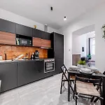 Da Vinci Loft - Stylish Loft By Corvin, Ac & Smart Tv *
