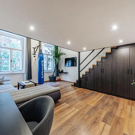 Apartment Da Vinci Loft - Stylish Loft By Corvin, Ac & Smart Tv Budapest
