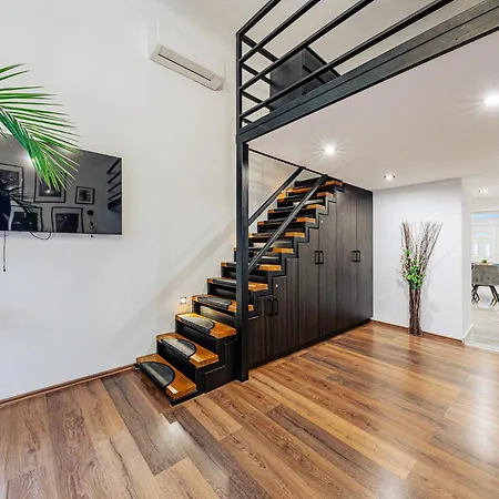 公寓 Da Vinci Loft - Stylish Loft By Corvin, Ac & Smart Tv *