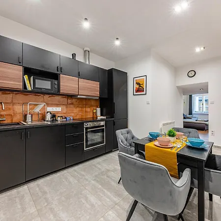 Da Vinci Loft - Stylish Loft By Corvin, Ac & Smart Tv *