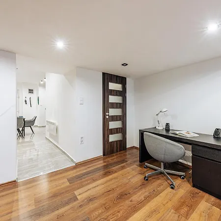 Da Vinci Loft - Stylish Loft By Corvin, Ac & Smart Tv