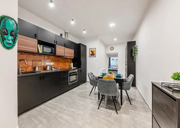 Da Vinci Loft - Stylish Loft By Corvin, Ac & Smart Tv *