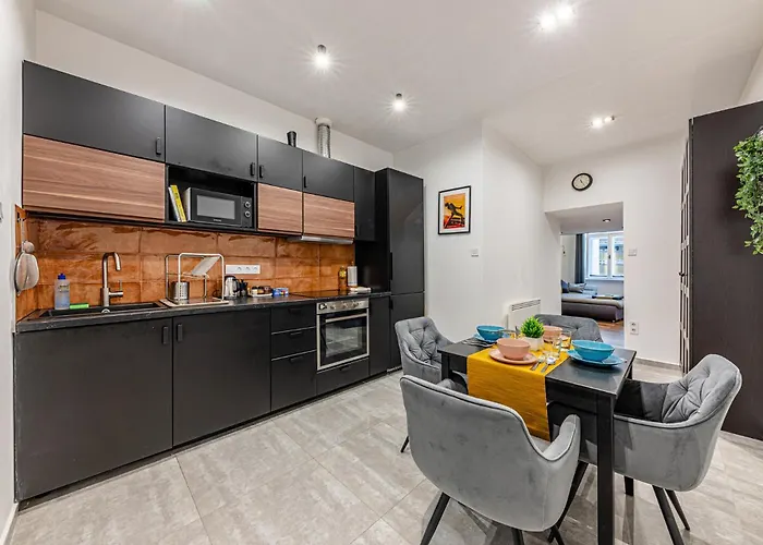 Da Vinci Loft - Stylish Loft By Corvin, Ac & Smart Tv *