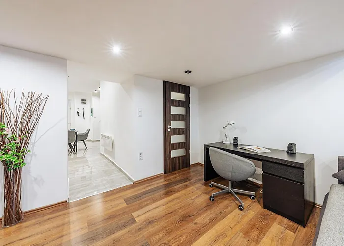 Da Vinci Loft - Stylish Loft By Corvin, Ac & Smart Tv