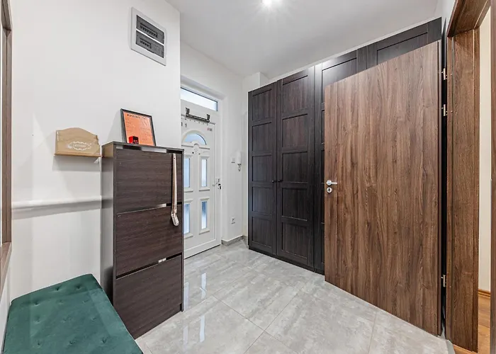 Da Vinci Loft - Stylish Loft By Corvin, Ac & Smart Tv *