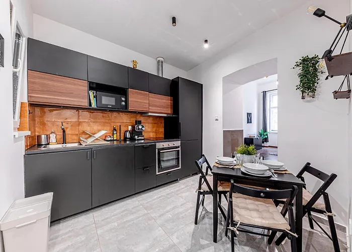 Da Vinci Loft - Stylish Loft By Corvin, Ac & Smart Tv *