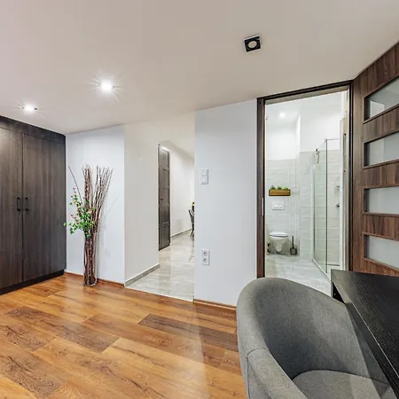 Da Vinci Loft - Stylish Loft By Corvin, Ac & Smart Tv דירה