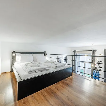 Da Vinci Loft - Stylish Loft By Corvin, Ac & Smart Tv דירה