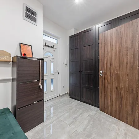 Da Vinci Loft - Stylish Loft By Corvin, Ac & Smart Tv *
